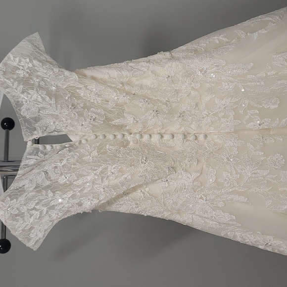 Pre-Owned Oleg Cassini Plus Size Wedding Dress - Picture 9 of 9